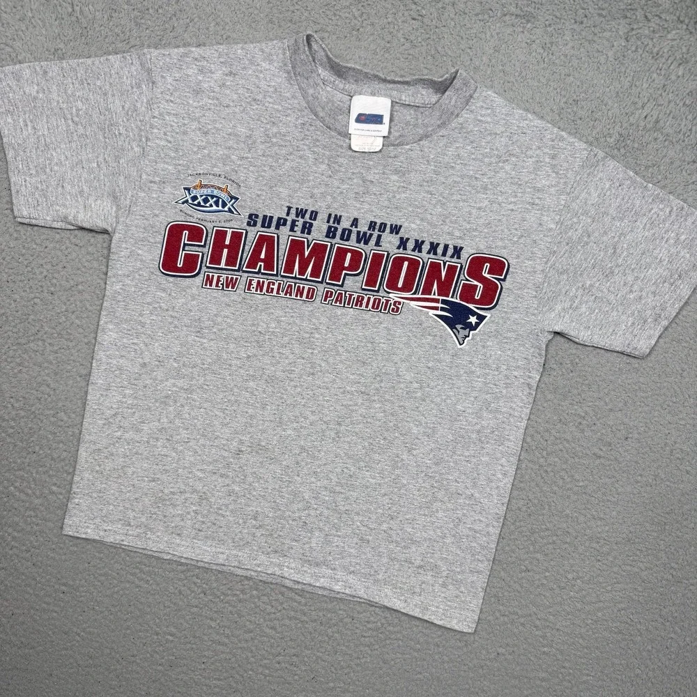 Kids Vintage 2004 New England Patriots NFL T-shirt